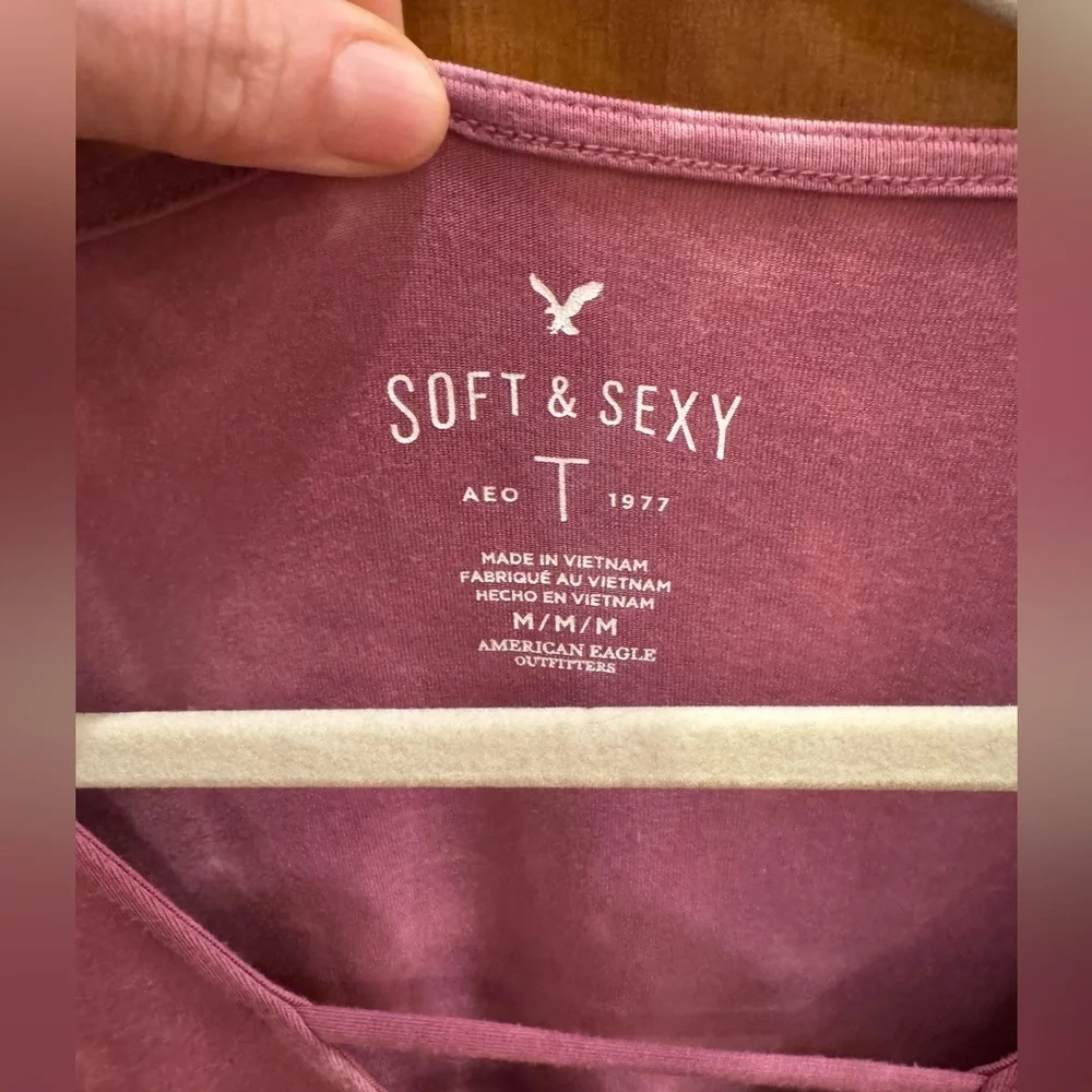 🌼Soft and Sexy American Eagle tie dyed shirt